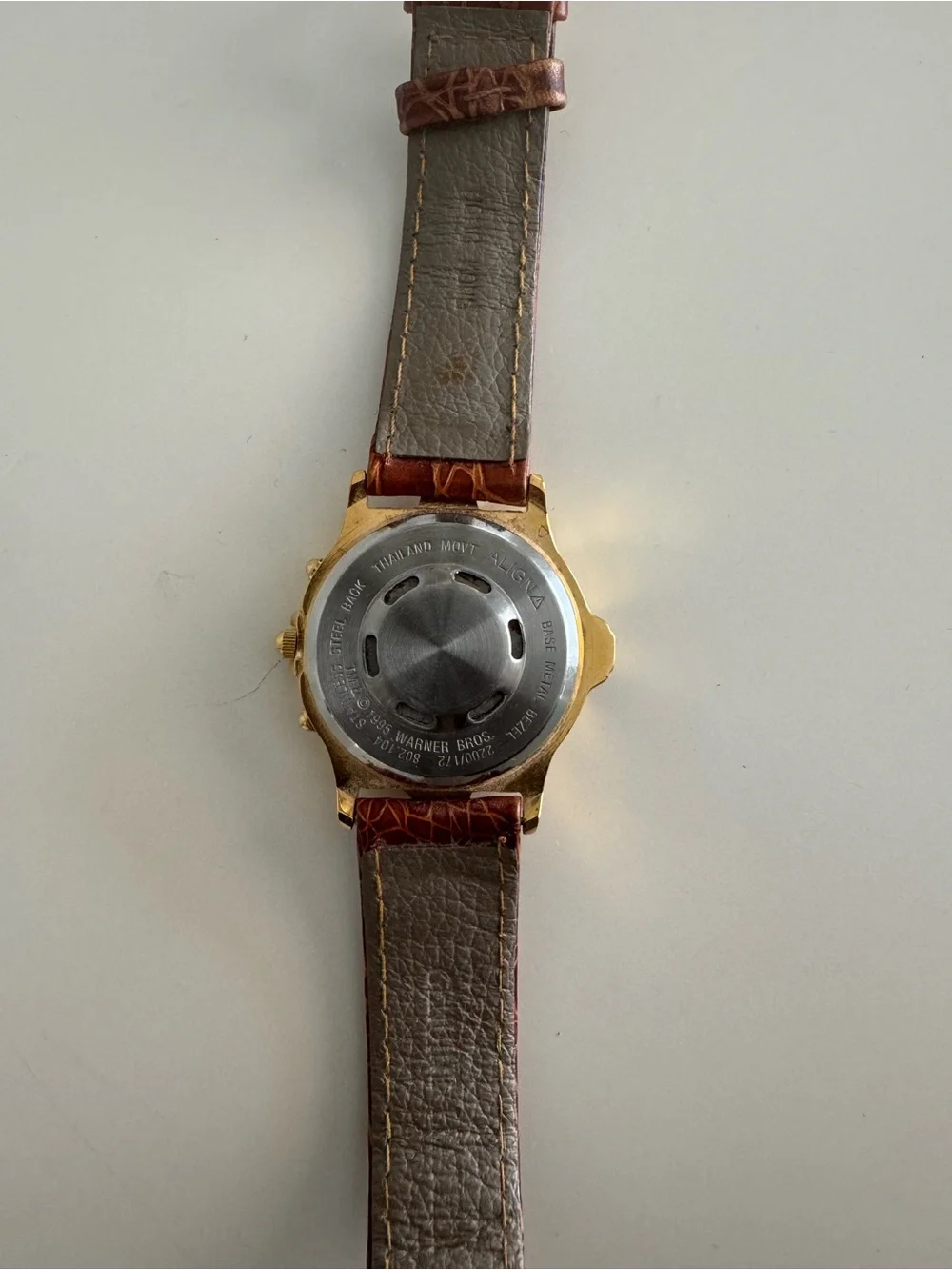 N/A elegant gold